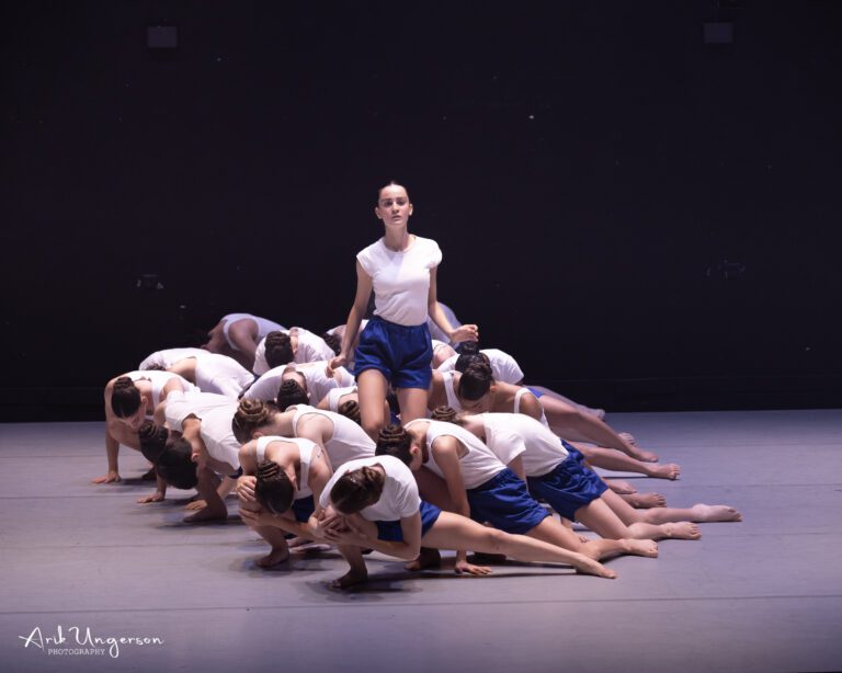 ריקוד קבוצתי ריקוד קבוצתי