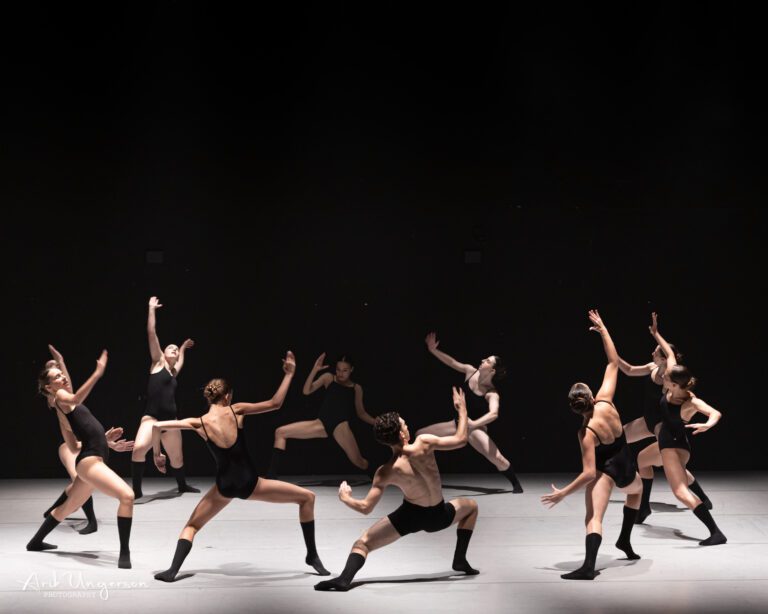 רקדנים על במה צלם מקצועי המתמחה בצילום מחול רקדנים על במה צלם מקצועי המתמחה בצילום מחול